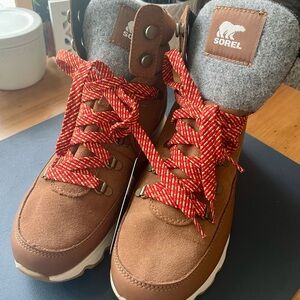 NWT Sorel Waterprrof Tan Boots with Fun Red Patterned Laces - Size 8